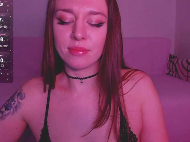 FoxyAlisa's BongaCams show and profile