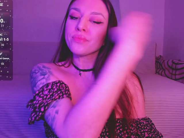 FoxyAlisa's BongaCams show and profile