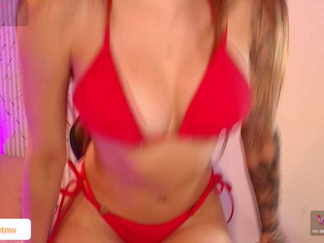 Roxanne-tay's BongaCams show and profile