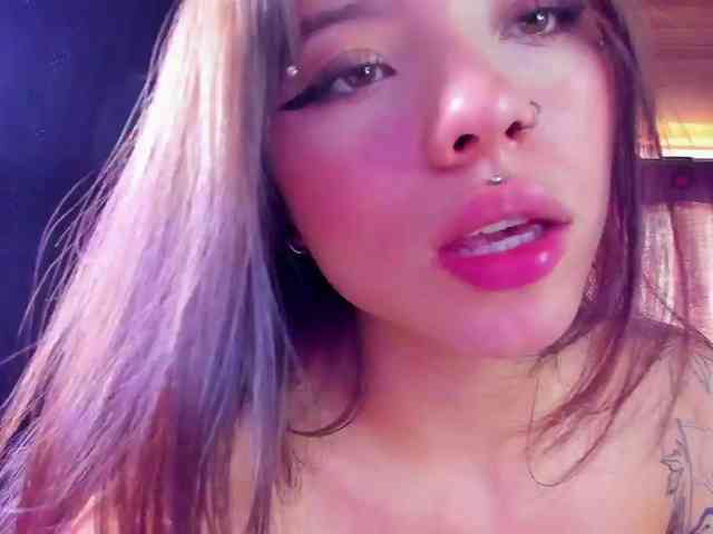 Roxanne-tay webcam