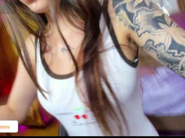 Roxanne-tay Roxanne-tay