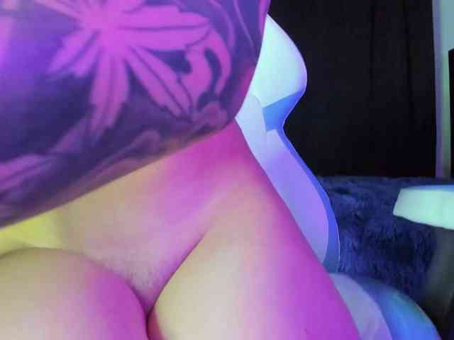 Roxanne-tay webcam