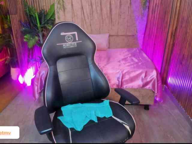 Roxanne-tay Live Webcam on BongaCams