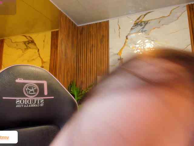 Roxanne-tay Roxanne-tay