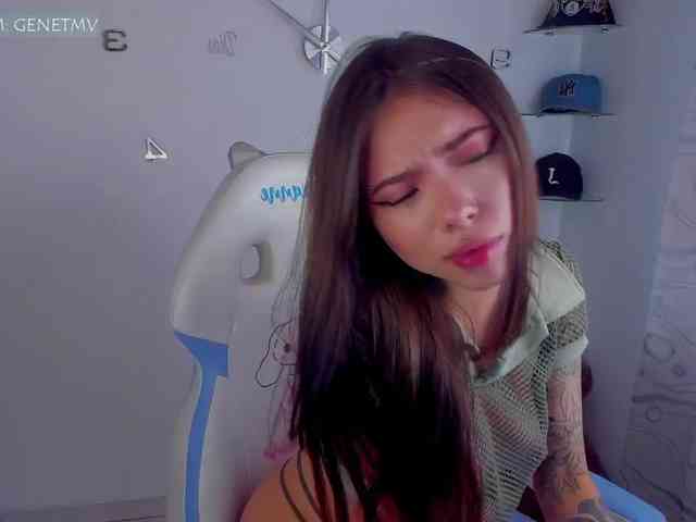Roxanne-tay webcam