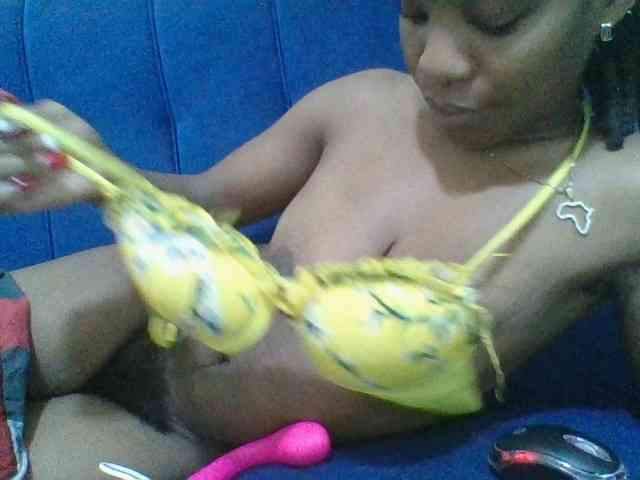 Minlavine Live Webcam on BongaCams