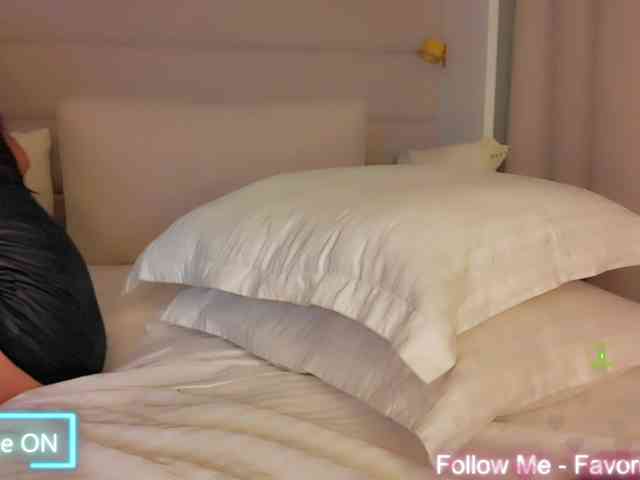 XHotQueen webcam