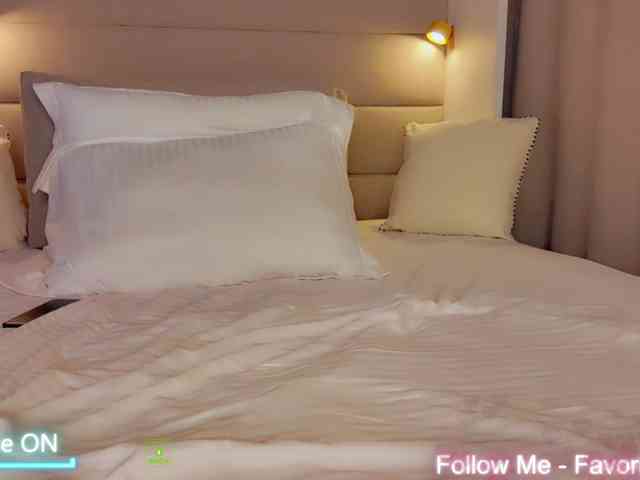 XHotQueen webcam