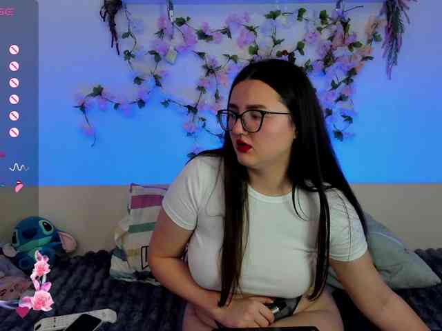 MiraSevan999 webcam