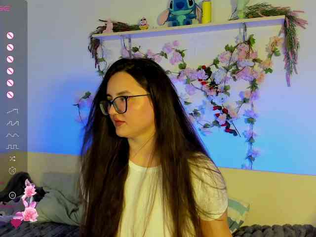 MiraSevan999 webcam