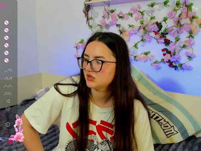 MiraSevan999 webcam