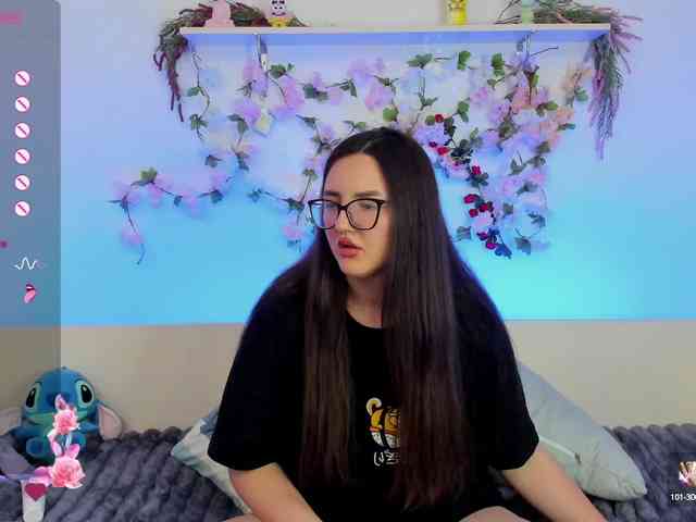 MiraSevan999 webcam