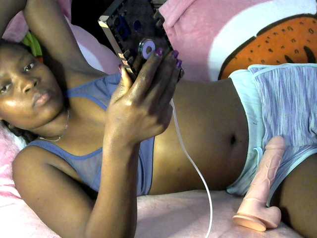 queen-ebony2's BongaCams show and profile