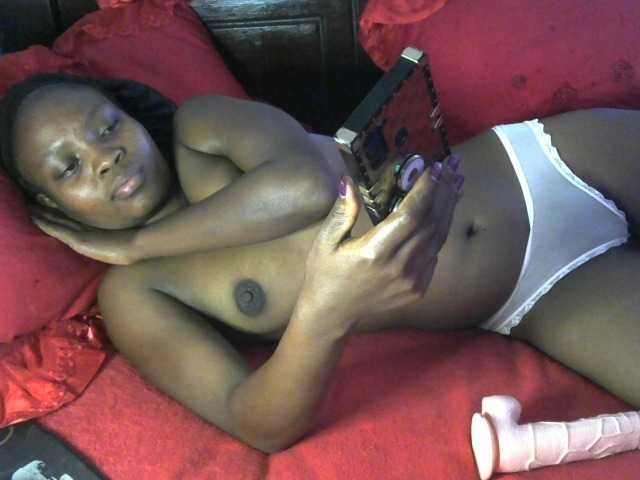 queen-ebony2 from BongaCams