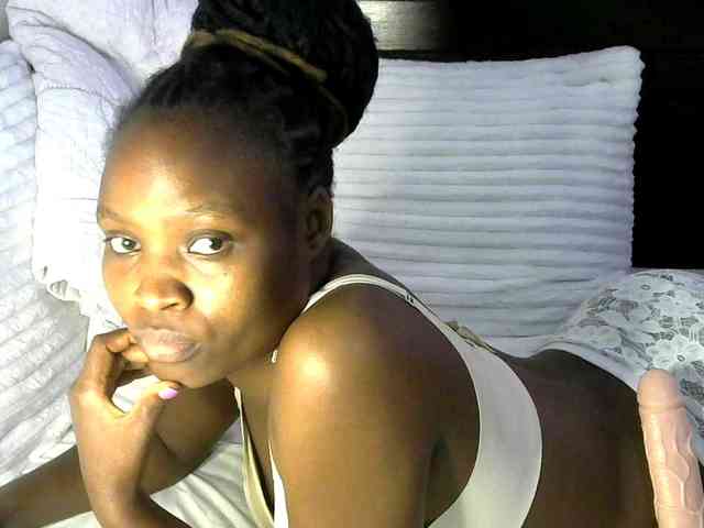 queen-ebony2 webcam