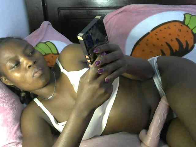 queen-ebony2 Live Webcam on BongaCams