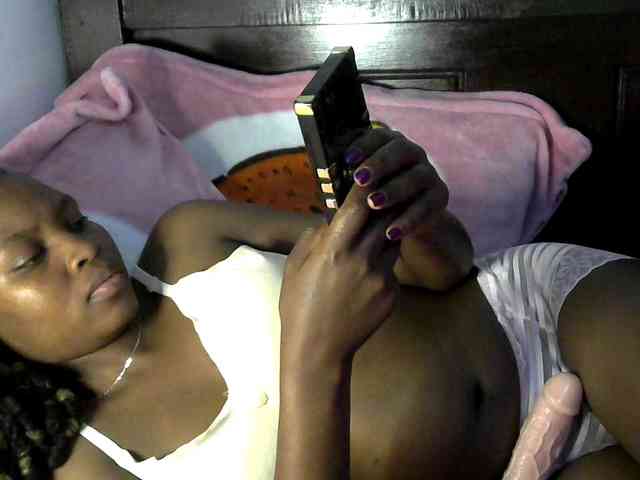 queen-ebony2 Live Webcam on BongaCams