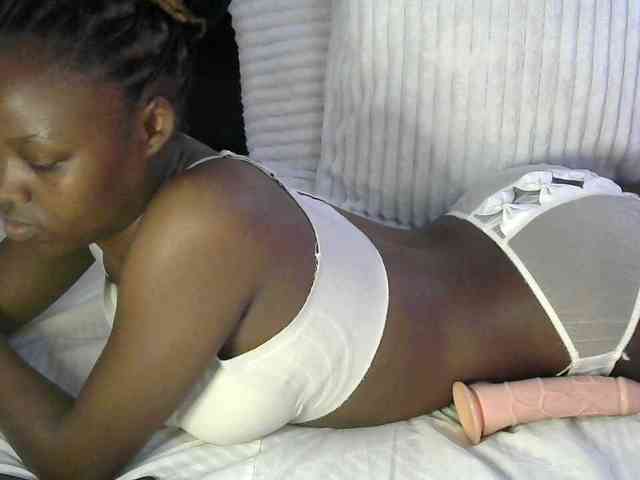 queen-ebony2 webcam
