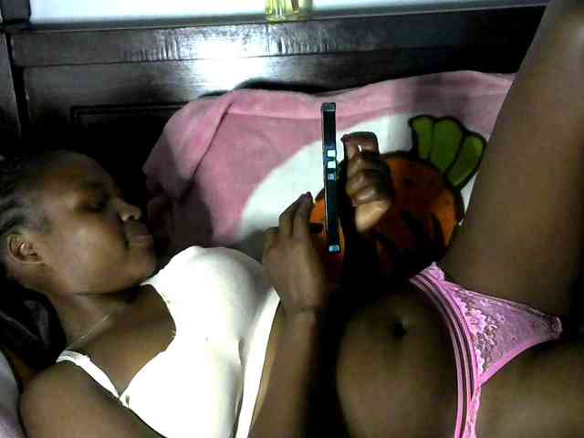 queen-ebony2 Live Webcam on BongaCams