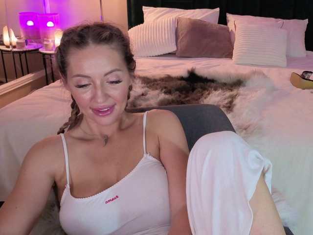 Joanneshyshy's BongaCams show and profile