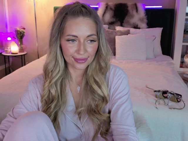 Joanneshyshy's BongaCams show and profile