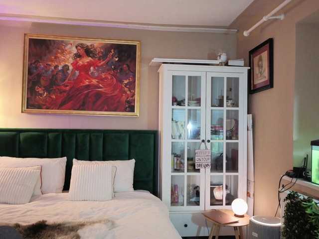 Joanneshyshy's BongaCams show and profile