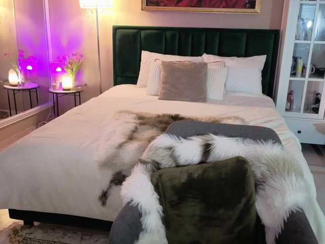 Joanneshyshy's BongaCams show and profile