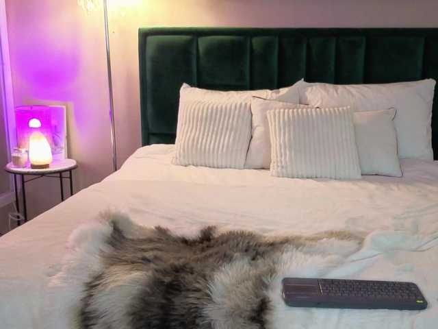 Joanneshyshy's BongaCams show and profile