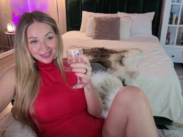 Joanneshyshy's BongaCams show and profile