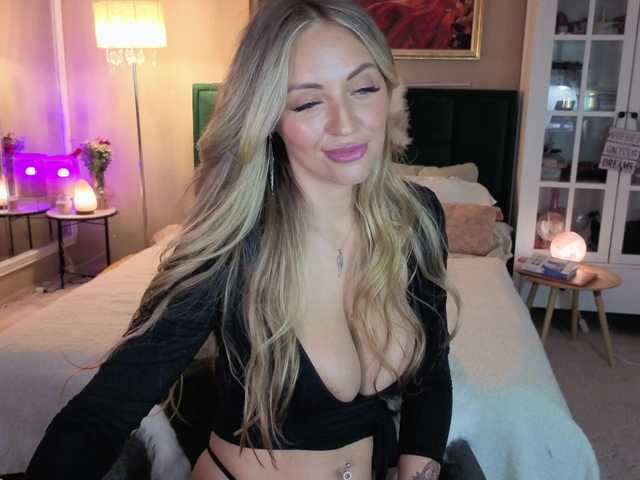 Joanneshyshy's BongaCams show and profile