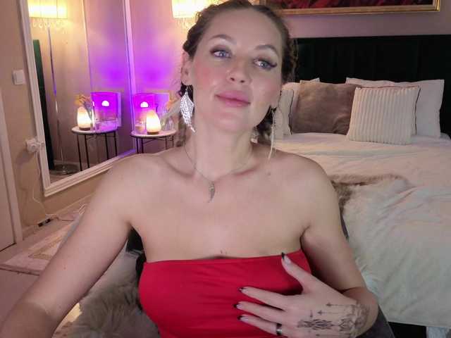 Joanneshyshy's BongaCams show and profile