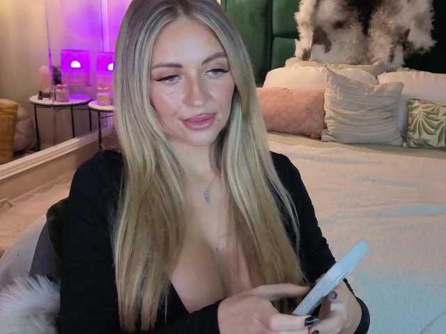 Joanneshyshy's BongaCams show and profile