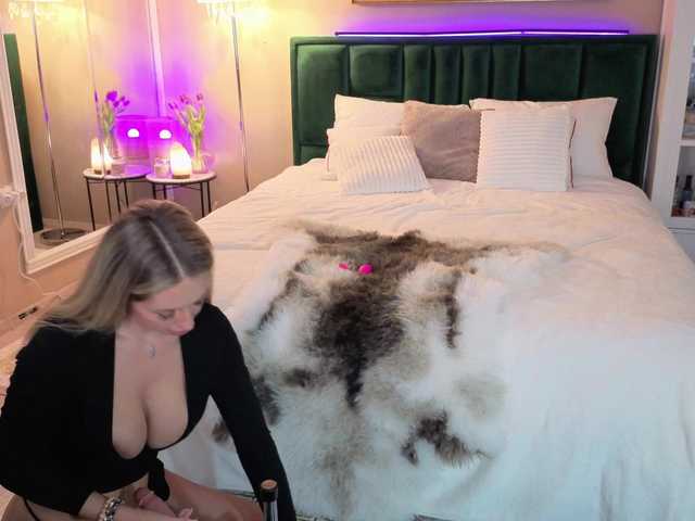 Joanneshyshy's BongaCams show and profile