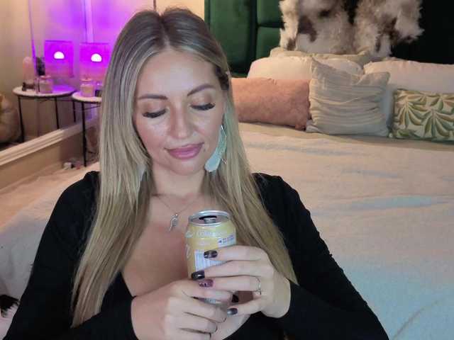 Joanneshyshy's BongaCams show and profile