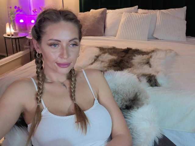 Joanneshyshy's BongaCams show and profile