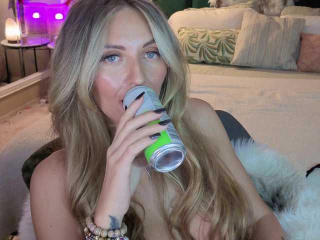 Joanneshyshy's BongaCams show and profile