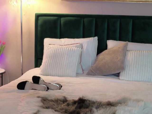 Joanneshyshy's BongaCams show and profile