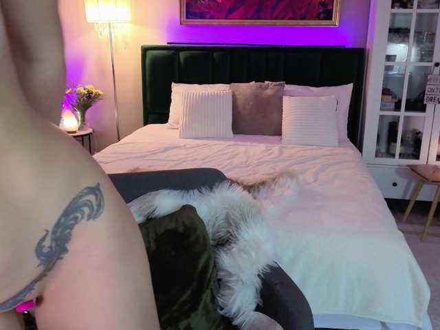 Joanneshyshy's BongaCams show and profile