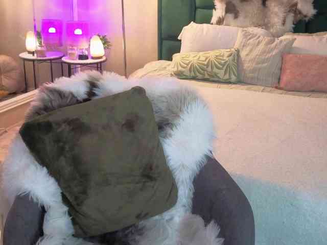 JoanneSpoilMe webcam