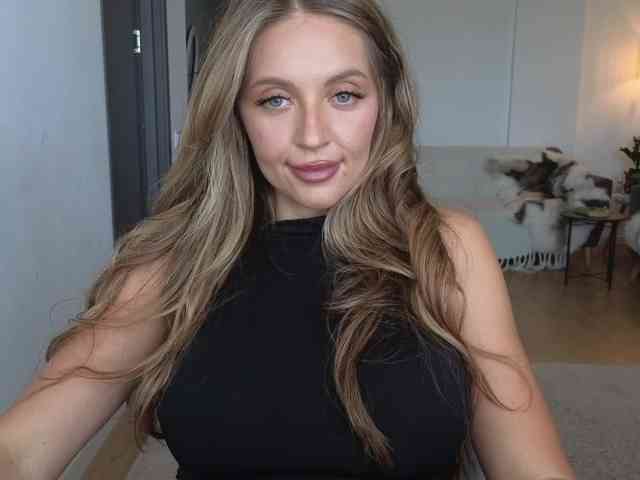 JoanneSpoilMe webcam
