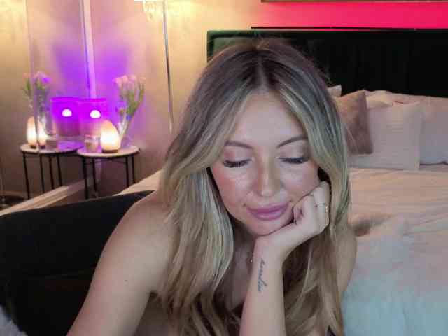 JoanneSpoilMe webcam