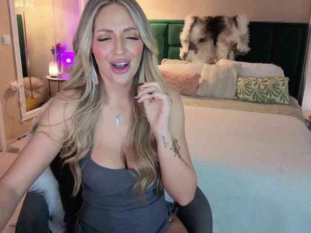 JoanneSpoilMe webcam