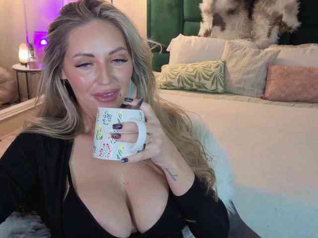 JoanneSpoilMe webcam