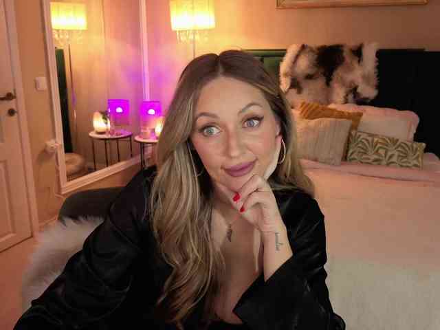 JoanneSpoilMe webcam