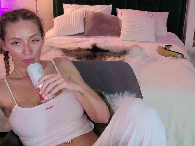 JoanneSpoilMe webcam