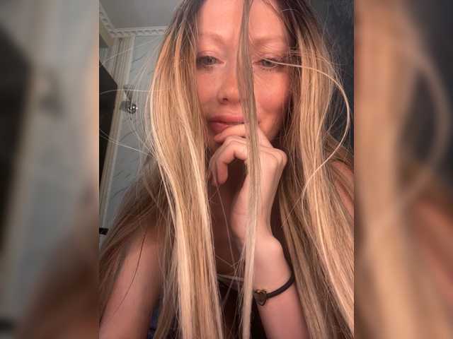 AliceeHottie live cam