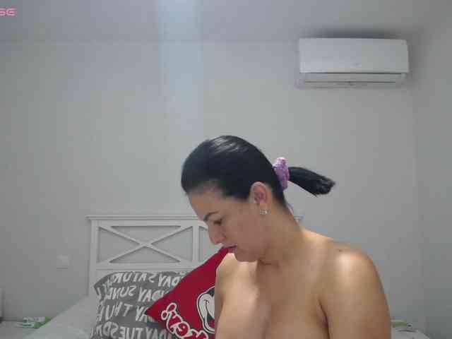 sofia-cooper Live Webcam on BongaCams