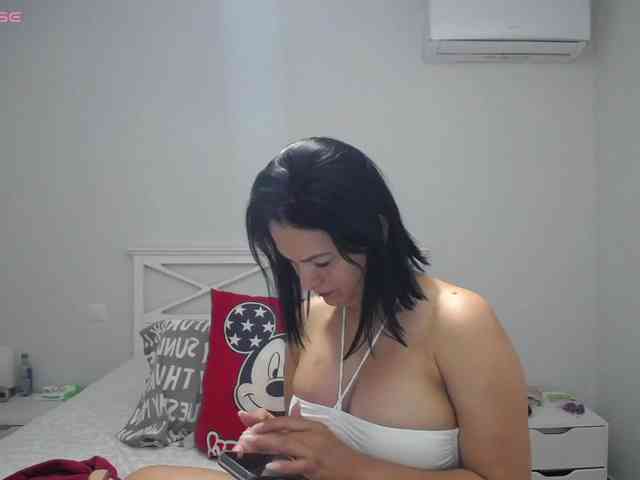 sofia-cooper Live Webcam on BongaCams