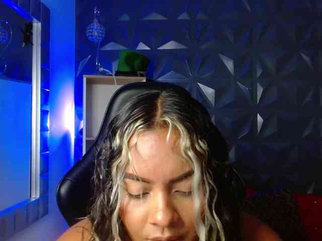 AmarantaRousse webcam