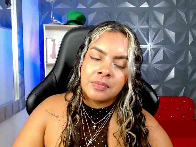 AmarantaRousse webcam